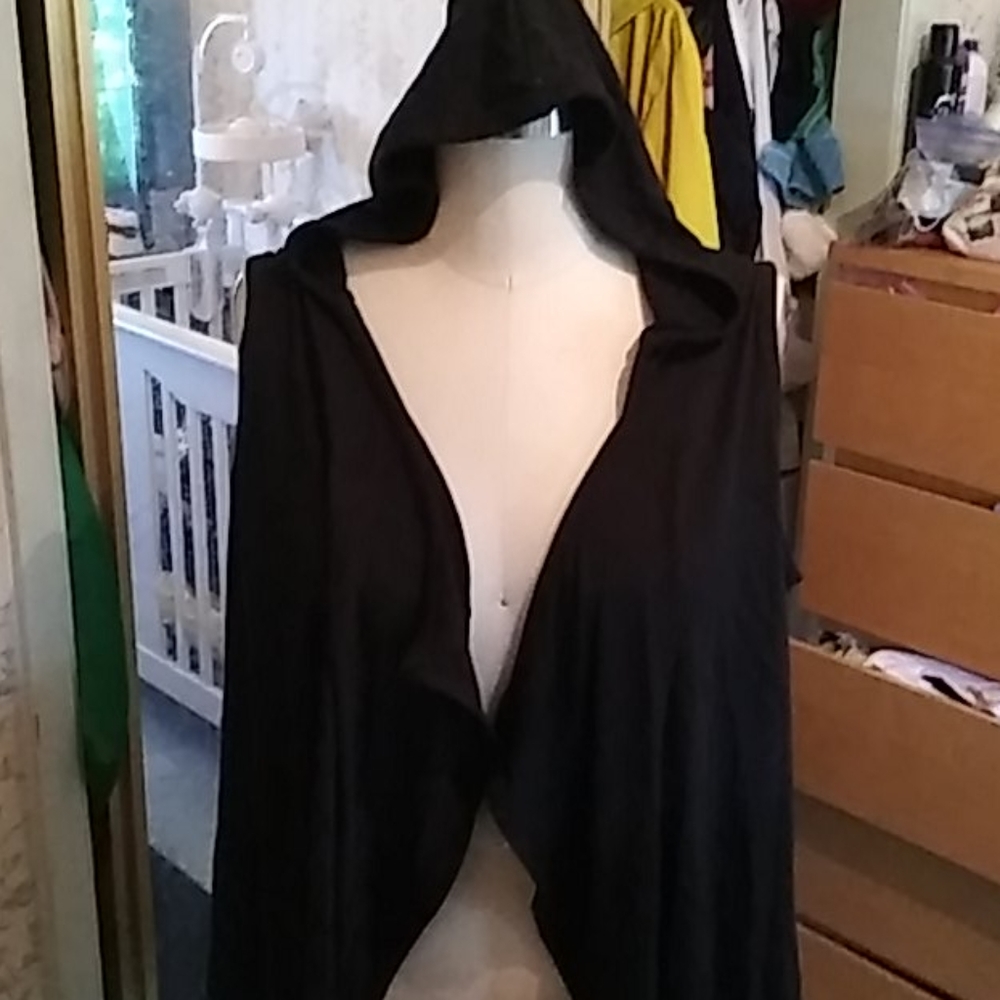 Sleeveless hooded cardigan